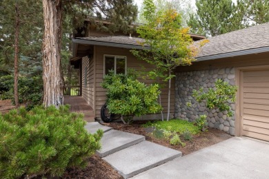 Exceptional golf course home in Rivers Edge Village backing up on Rivers Edge Golf Resort in Oregon - for sale on GolfHomes.com, golf home, golf lot