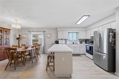 Welcome Home! LOVELY VILLA BEING OFFERED FULLY FURNISHED AND on The Links of Spruce Creek in Florida - for sale on GolfHomes.com, golf home, golf lot