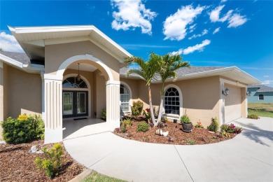 Beautiful and well maintained 3 bedroom, 2.5 bathroom, custom on Pinemoor West Golf Club in Florida - for sale on GolfHomes.com, golf home, golf lot
