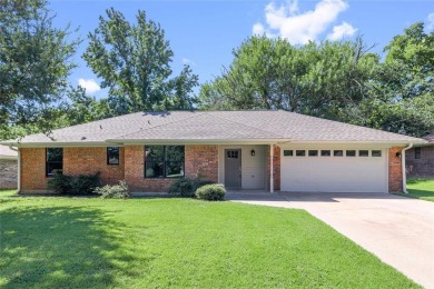 Newly remodeled three bedroom, two bathroom brick home in a on Legends Country Club in Texas - for sale on GolfHomes.com, golf home, golf lot