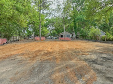 Sought-after Bayview Acres neighborhood in the heart of Mount on Patriots Point Links on Charleston Harbor in South Carolina - for sale on GolfHomes.com, golf home, golf lot