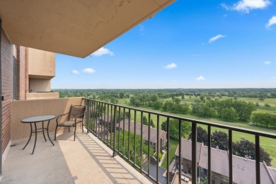This fantastic spacious condo is a great find! This home on Maple Meadows Golf Club in Illinois - for sale on GolfHomes.com, golf home, golf lot