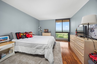 This fantastic spacious condo is a great find! This home on Maple Meadows Golf Club in Illinois - for sale on GolfHomes.com, golf home, golf lot
