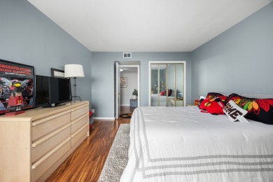 This fantastic spacious condo is a great find! This home on Maple Meadows Golf Club in Illinois - for sale on GolfHomes.com, golf home, golf lot