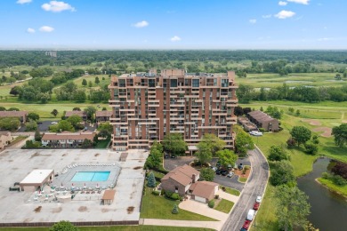 This fantastic spacious condo is a great find! This home on Maple Meadows Golf Club in Illinois - for sale on GolfHomes.com, golf home, golf lot