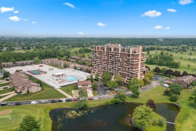 This fantastic spacious condo is a great find! This home on Maple Meadows Golf Club in Illinois - for sale on GolfHomes.com, golf home, golf lot