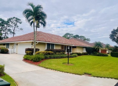 Come and be amazed by the spectacular views of the Tom Fazio on PGA National Golf Club in Florida - for sale on GolfHomes.com, golf home, golf lot