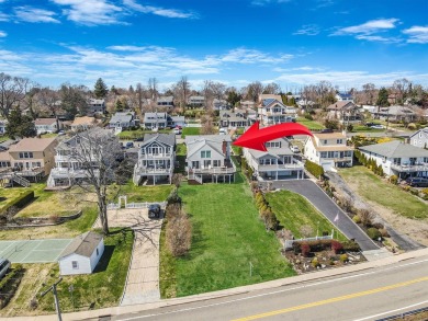 MOTIVATED SELLER, BRING ALL OFFERS: Location- location! Welcome on Crab Meadow Golf Course in New York - for sale on GolfHomes.com, golf home, golf lot