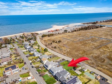 MOTIVATED SELLER, BRING ALL OFFERS: Location- location! Welcome on Crab Meadow Golf Course in New York - for sale on GolfHomes.com, golf home, golf lot