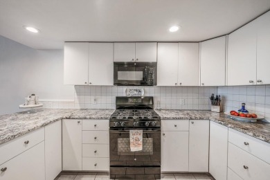MOTIVATED SELLER, BRING ALL OFFERS: Location- location! Welcome on Crab Meadow Golf Course in New York - for sale on GolfHomes.com, golf home, golf lot