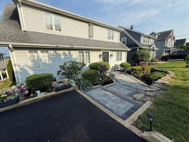 MOTIVATED SELLER, BRING ALL OFFERS: Location- location! Welcome on Crab Meadow Golf Course in New York - for sale on GolfHomes.com, golf home, golf lot