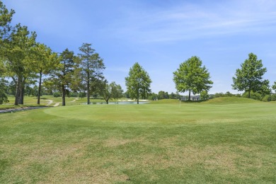 Turn key Holiday Hills condo! This fully furnished walk-in condo on Holiday Hills Resort and Golf in Missouri - for sale on GolfHomes.com, golf home, golf lot