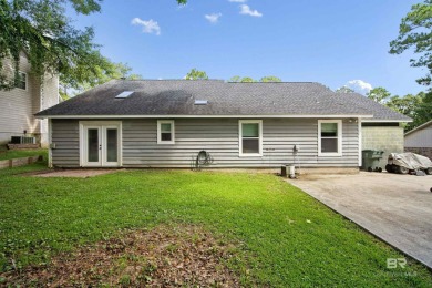 Better Than New and Priced to Sell!This beautiful 3/2 home has on Lake Forest Yacht and Country Club in Alabama - for sale on GolfHomes.com, golf home, golf lot