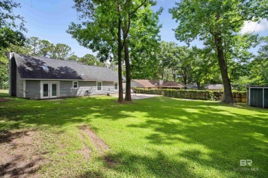 Better Than New and Priced to Sell!This beautiful 3/2 home has on Lake Forest Yacht and Country Club in Alabama - for sale on GolfHomes.com, golf home, golf lot