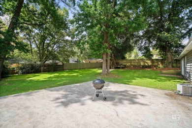 Better Than New and Priced to Sell!This beautiful 3/2 home has on Lake Forest Yacht and Country Club in Alabama - for sale on GolfHomes.com, golf home, golf lot
