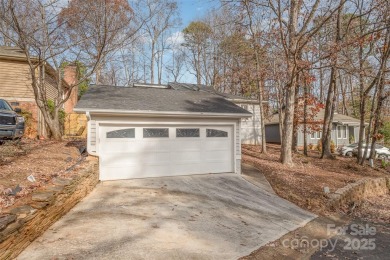 Welcome home to River Hills gated community with an everyday on River Hills Country Club in South Carolina - for sale on GolfHomes.com, golf home, golf lot