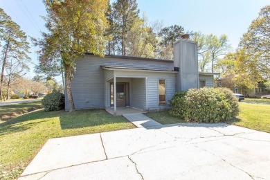 Great 3 bedroom 2 bath home, great price, in a great on Arrowhead Country Club in South Carolina - for sale on GolfHomes.com, golf home, golf lot