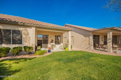 This immaculate 2 bed, 2 bath villa is a must-see in the highly on Oakwood Golf Club  in Arizona - for sale on GolfHomes.com, golf home, golf lot