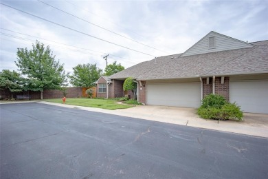 This fantastic condo in a gated community is ready for you to on The Greens Country Club in Oklahoma - for sale on GolfHomes.com, golf home, golf lot