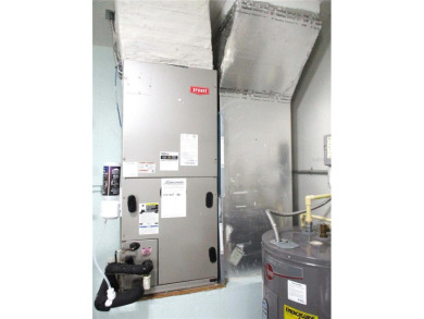 MOVE IN READY  HOME with PLENTY OF SPACE and COMFORTABLE UPDATES on Preserve Golf Club in Florida - for sale on GolfHomes.com, golf home, golf lot