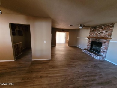 Large and spacious home with 3 BR/ 2 Ba, office, indoor laundry on Tierra Del Sol Golf Course in California - for sale on GolfHomes.com, golf home, golf lot