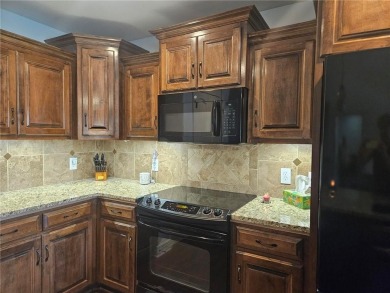 Beautiful Ranch style villa in the popular Villas of Marimack! on Mari Mac Golf Complex in Missouri - for sale on GolfHomes.com, golf home, golf lot