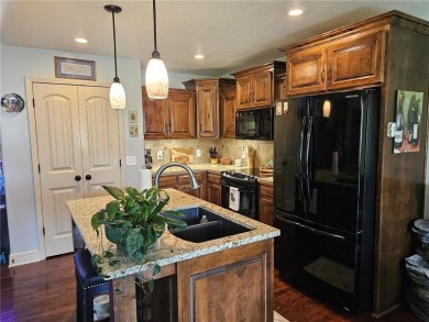Beautiful Ranch style villa in the popular Villas of Marimack! on Mari Mac Golf Complex in Missouri - for sale on GolfHomes.com, golf home, golf lot