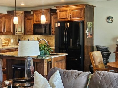 Beautiful Ranch style villa in the popular Villas of Marimack! on Mari Mac Golf Complex in Missouri - for sale on GolfHomes.com, golf home, golf lot
