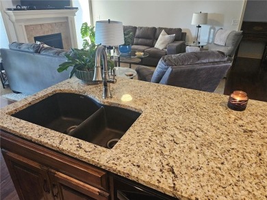 Beautiful Ranch style villa in the popular Villas of Marimack! on Mari Mac Golf Complex in Missouri - for sale on GolfHomes.com, golf home, golf lot