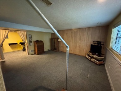 Great 3bed/2bath house backing up to a now closed golf course on River Oaks Golf Course in Missouri - for sale on GolfHomes.com, golf home, golf lot
