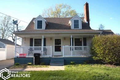 Beautiful three bedroom home - and it's move-in ready!  Take a on Ottumwa Country Club in Iowa - for sale on GolfHomes.com, golf home, golf lot