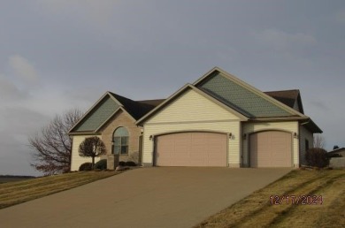 CROSSING MEADOWS ESTATE: Beautiful custom built 3 bedroom, 3 on Viroqua Hills Golf Club in Wisconsin - for sale on GolfHomes.com, golf home, golf lot