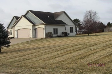 CROSSING MEADOWS ESTATE: Beautiful custom built 3 bedroom, 3 on Viroqua Hills Golf Club in Wisconsin - for sale on GolfHomes.com, golf home, golf lot