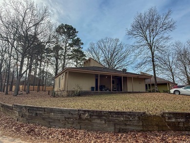 Welcome to this well-maintained 2-bedroom, 2-bath villa in the on Mountain Ranch Golf Club in Arkansas - for sale on GolfHomes.com, golf home, golf lot
