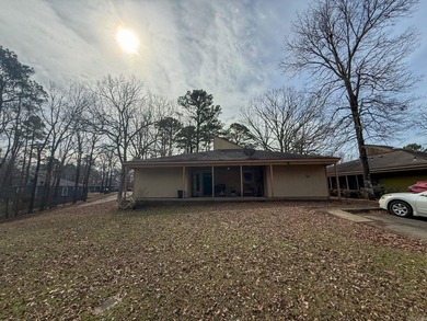 Welcome to this well-maintained 2-bedroom, 2-bath villa in the on Mountain Ranch Golf Club in Arkansas - for sale on GolfHomes.com, golf home, golf lot