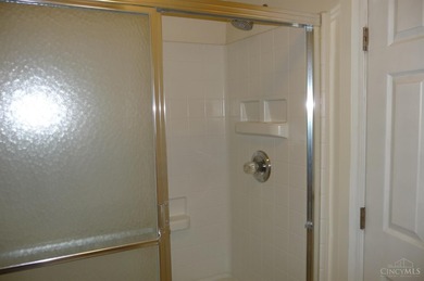 Desirable Aston Woods Condo! Spacious open floor plan, 2 on Aston Oaks Golf Club in Ohio - for sale on GolfHomes.com, golf home, golf lot