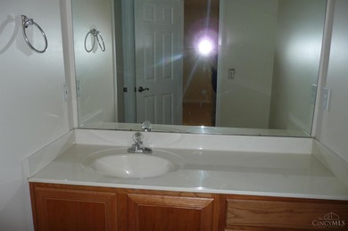 Desirable Aston Woods Condo! Spacious open floor plan, 2 on Aston Oaks Golf Club in Ohio - for sale on GolfHomes.com, golf home, golf lot