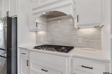 A truly special home! The owners are sad to leave this very on Oak Hurst Golf Course in Texas - for sale on GolfHomes.com, golf home, golf lot