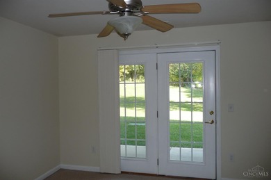 Desirable Aston Woods Condo! Spacious open floor plan, 2 on Aston Oaks Golf Club in Ohio - for sale on GolfHomes.com, golf home, golf lot