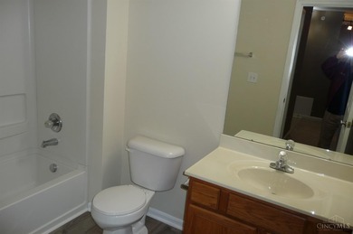 Desirable Aston Woods Condo! Spacious open floor plan, 2 on Aston Oaks Golf Club in Ohio - for sale on GolfHomes.com, golf home, golf lot