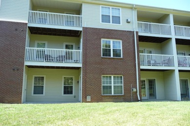 Desirable Aston Woods Condo! Spacious open floor plan, 2 on Aston Oaks Golf Club in Ohio - for sale on GolfHomes.com, golf home, golf lot