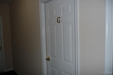 Desirable Aston Woods Condo! Spacious open floor plan, 2 on Aston Oaks Golf Club in Ohio - for sale on GolfHomes.com, golf home, golf lot