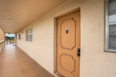 Welcome to Cooper City! This Renovated & Spacious 2-bedroom on Cooper Colony Country Club in Florida - for sale on GolfHomes.com, golf home, golf lot