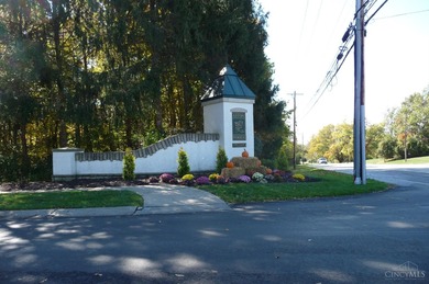 Desirable Aston Woods Condo! Spacious open floor plan, 2 on Aston Oaks Golf Club in Ohio - for sale on GolfHomes.com, golf home, golf lot