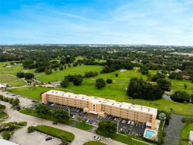 Welcome to Cooper City! This Renovated & Spacious 2-bedroom on Cooper Colony Country Club in Florida - for sale on GolfHomes.com, golf home, golf lot
