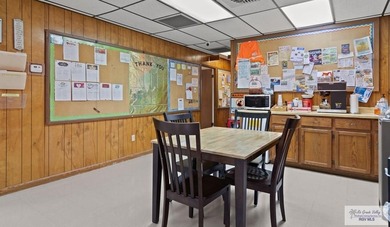 Enjoy golf course living at its finest in this beautifully on Sunshine Country Club  in Texas - for sale on GolfHomes.com, golf home, golf lot