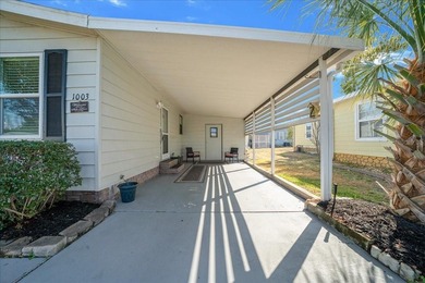 Welcome to this beautifully remodeled 2-bedroom, 2-bath on Silver Lake Executive Golf Course in Florida - for sale on GolfHomes.com, golf home, golf lot