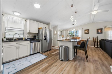 Welcome to this beautifully remodeled 2-bedroom, 2-bath on Silver Lake Executive Golf Course in Florida - for sale on GolfHomes.com, golf home, golf lot