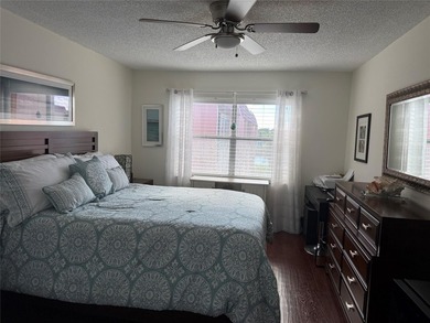 PRICE TO SELL. Very beautiful one bedroom, one bath in sunrise on Sunrise Lakes Phase III in Florida - for sale on GolfHomes.com, golf home, golf lot