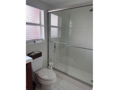 PRICE TO SELL. Very beautiful one bedroom, one bath in sunrise on Sunrise Lakes Phase III in Florida - for sale on GolfHomes.com, golf home, golf lot